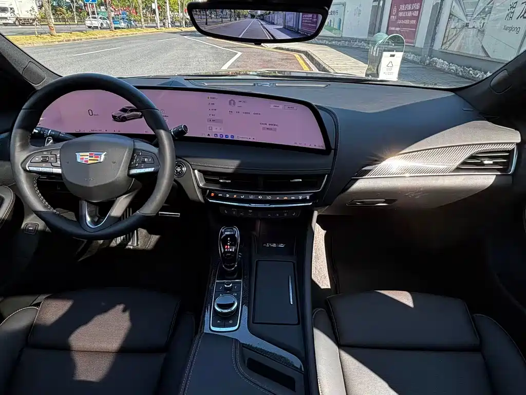 Cadillac CT5 — фото 13