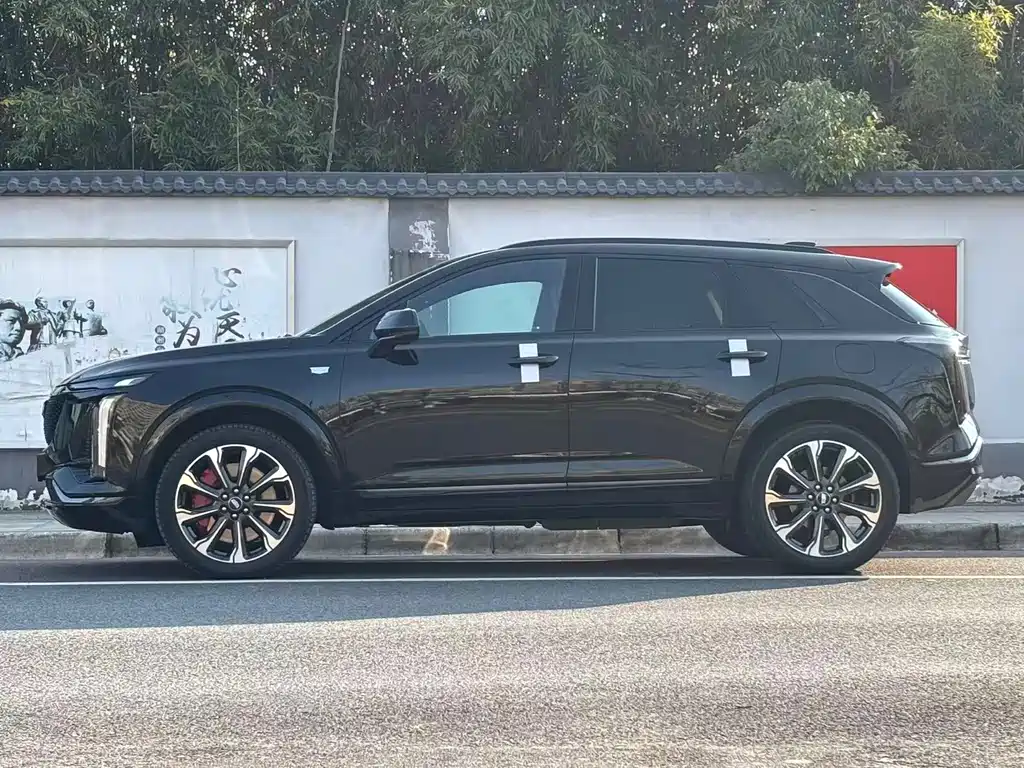 Cadillac XT5 — фото 14