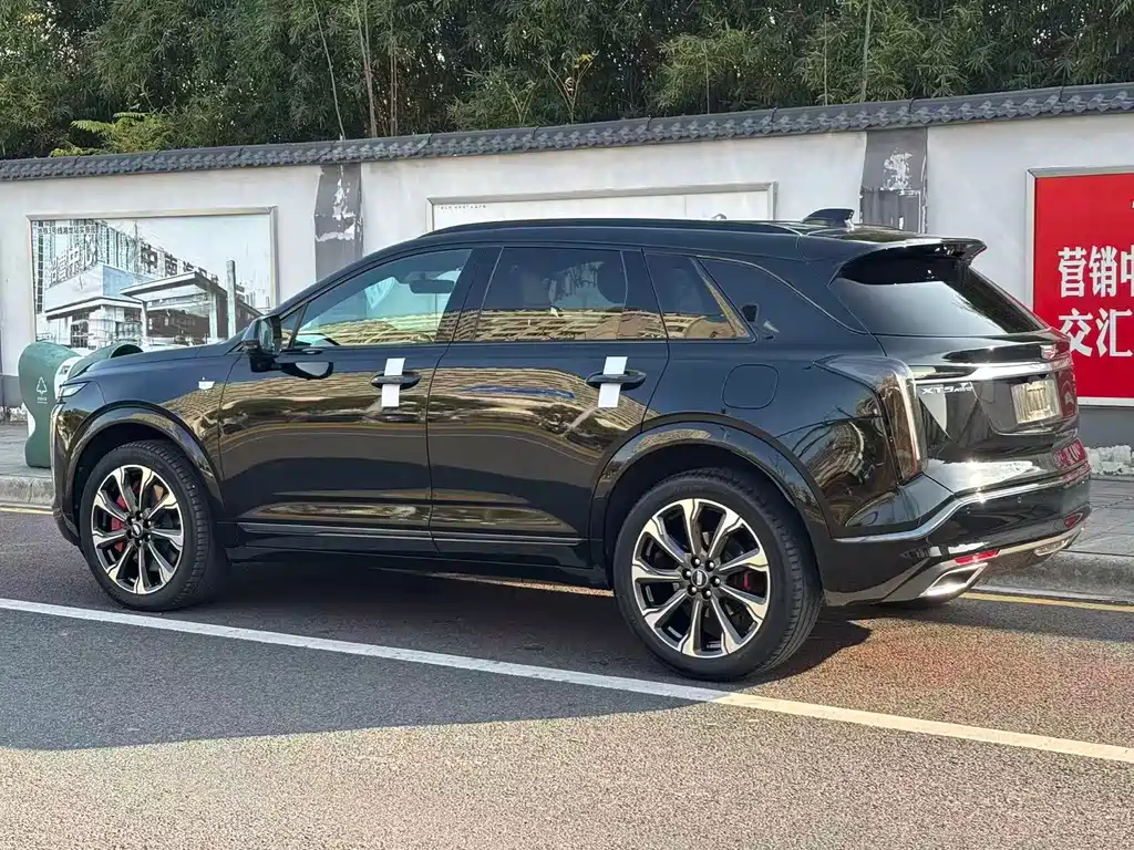 Cadillac XT5 — фото 8