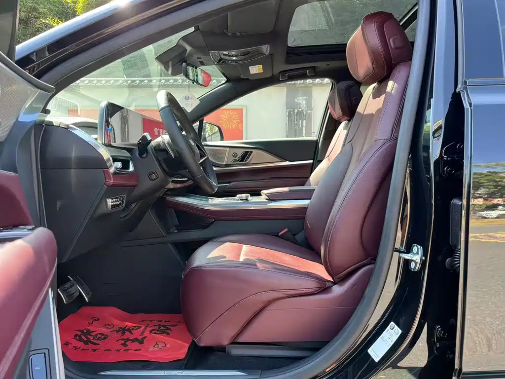 Cadillac XT5 — фото 11