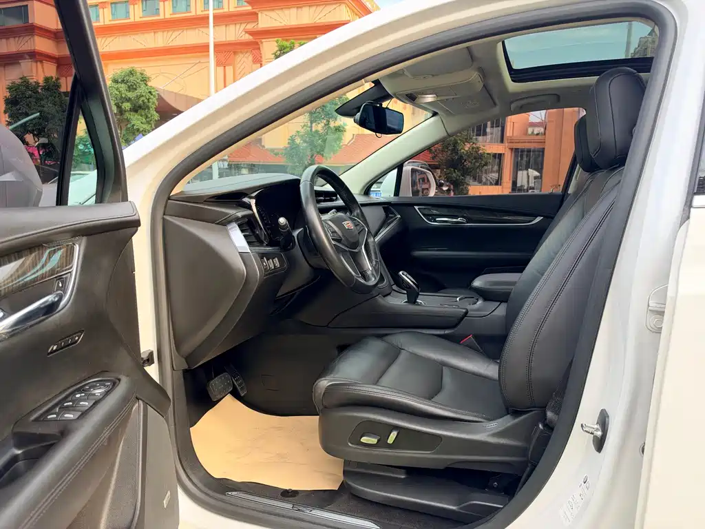 Cadillac XT5 — фото 11