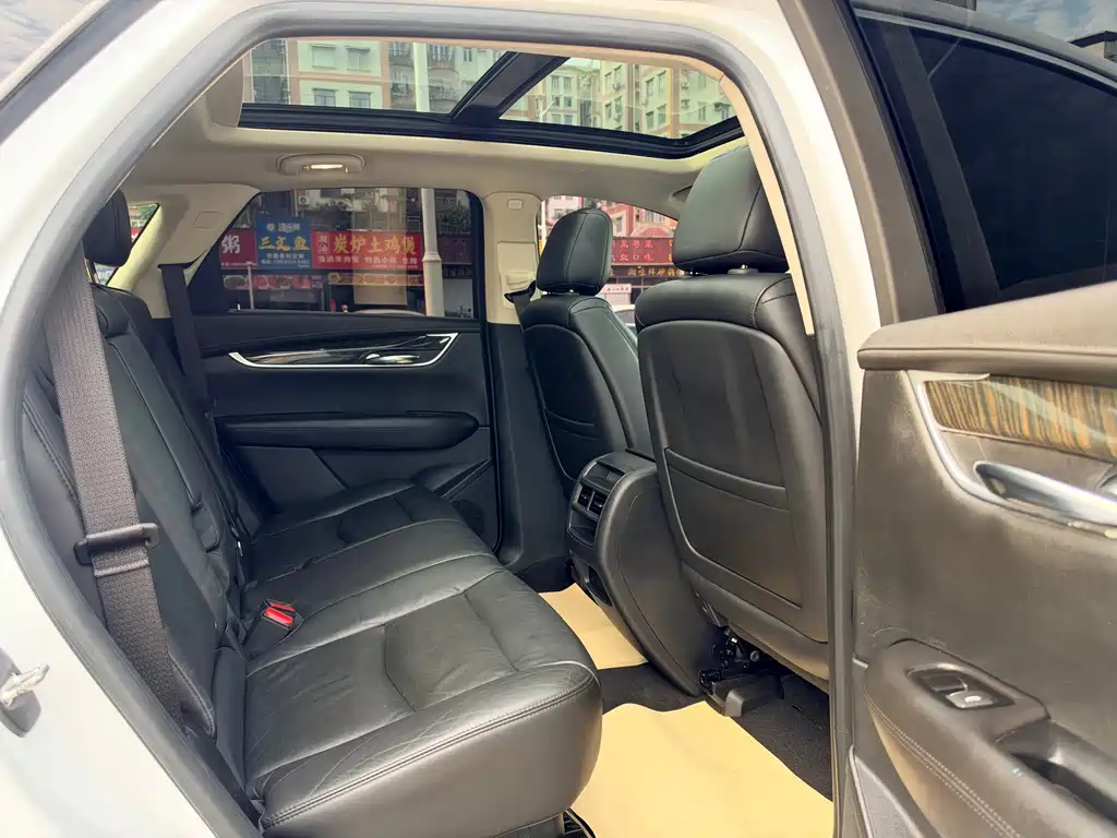 Cadillac XT5 — фото 13