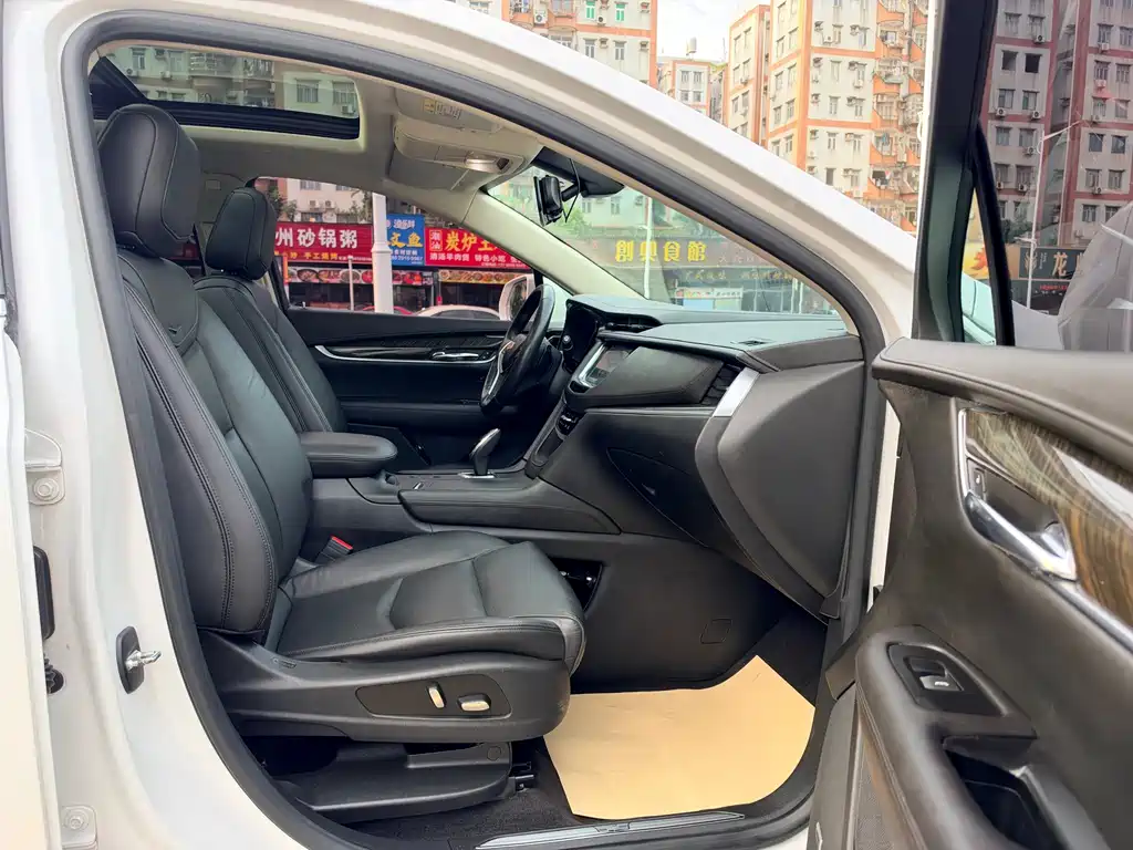 Cadillac XT5 — фото 14