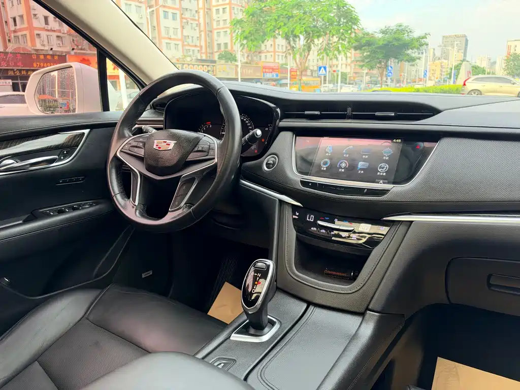 Cadillac XT5 — фото 17