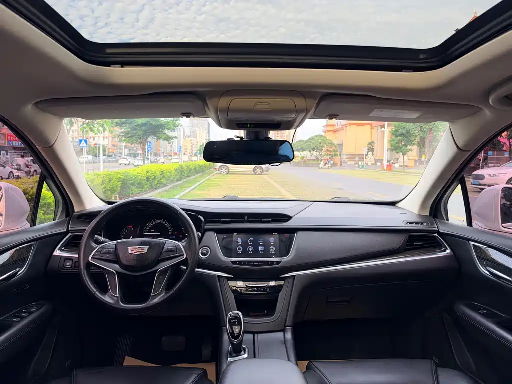 Cadillac XT5 — фото 18