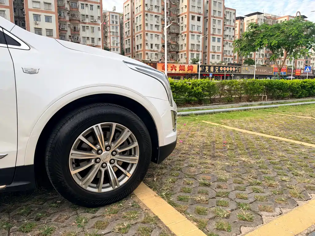 Cadillac XT5 — фото 8