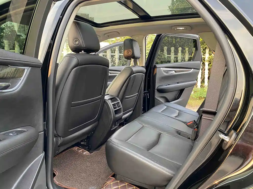 Cadillac XT5 — фото 8