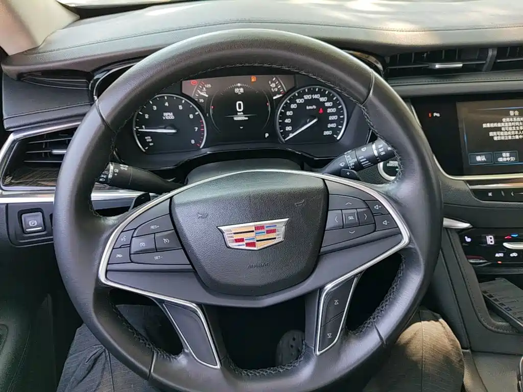 Cadillac XT5 — фото 11