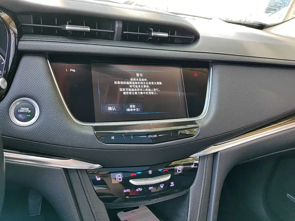 Cadillac XT5 — фото 13