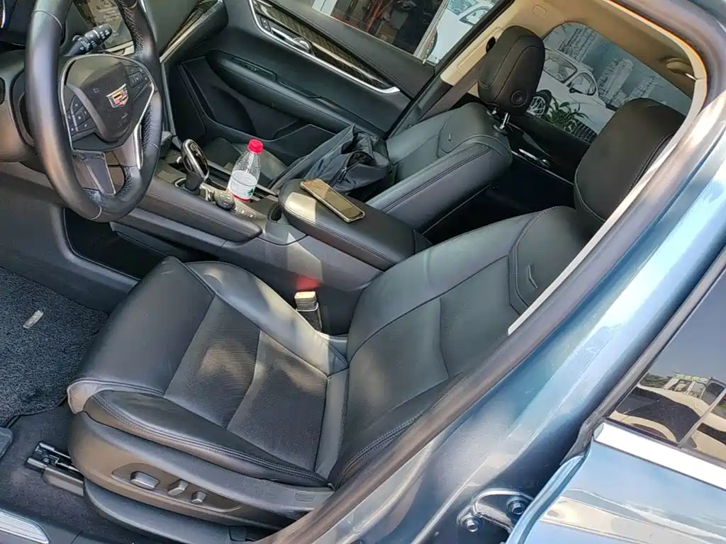Cadillac XT5 — фото 15