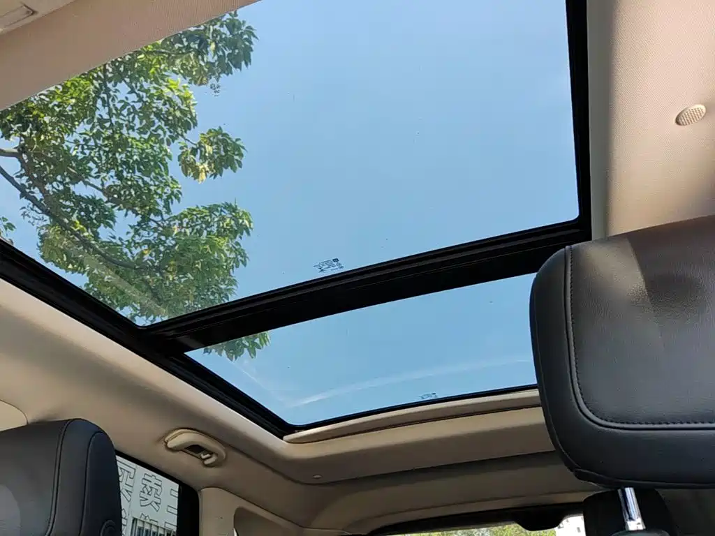 Cadillac XT5 — фото 18