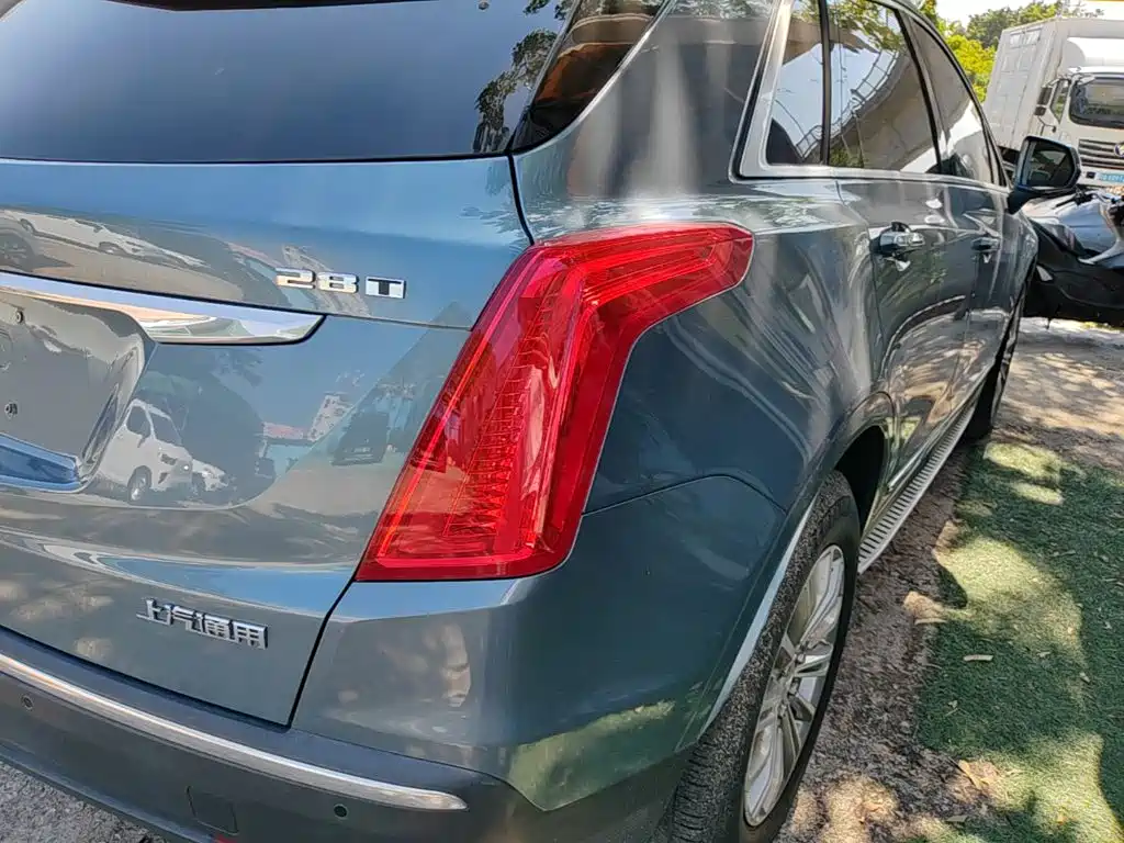 Cadillac XT5 — фото 8