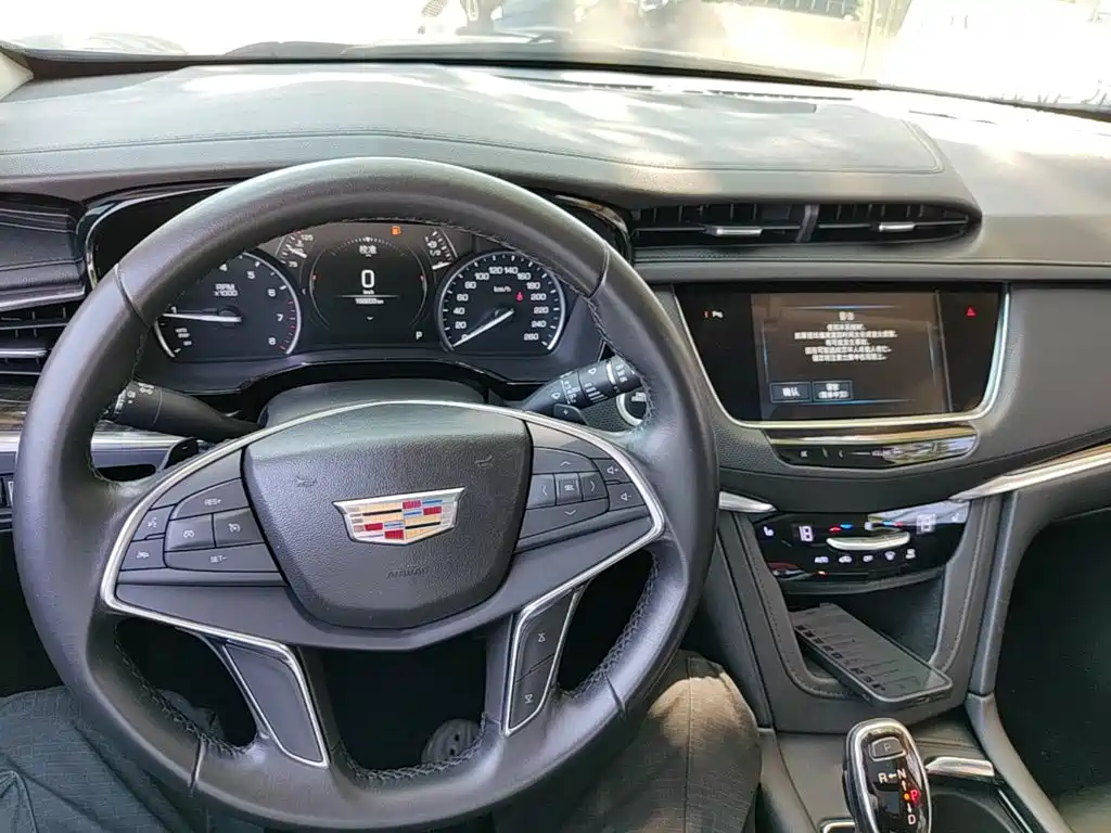 Cadillac XT5 — фото 10