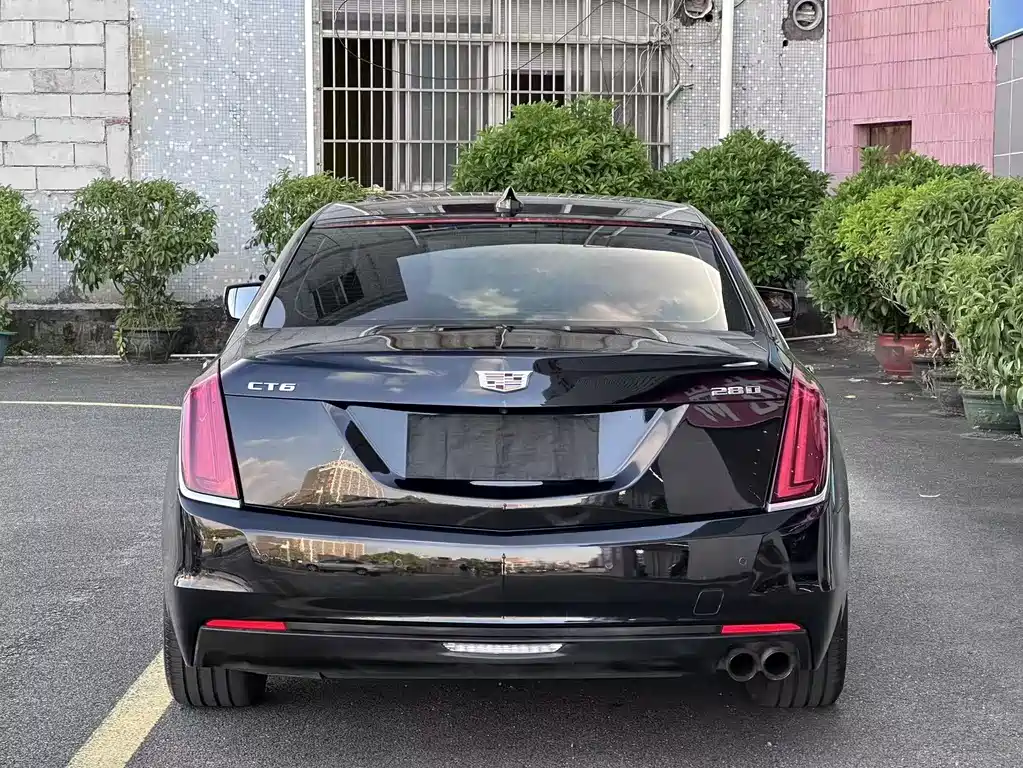 Cadillac CT6 — фото 11