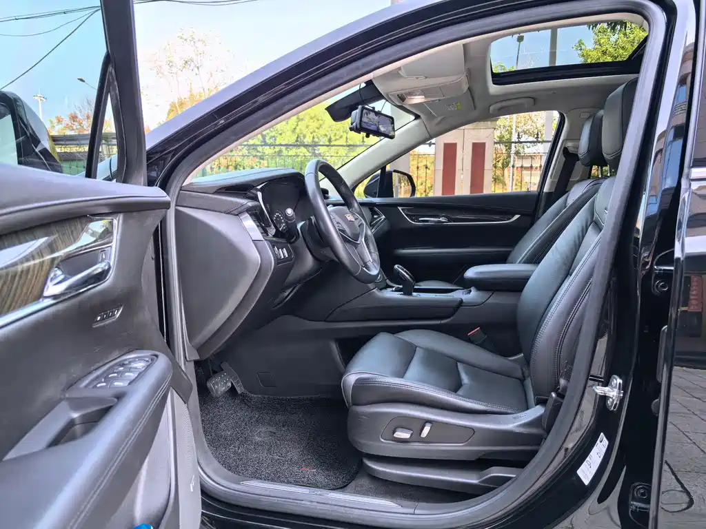 Cadillac XT5 — фото 11