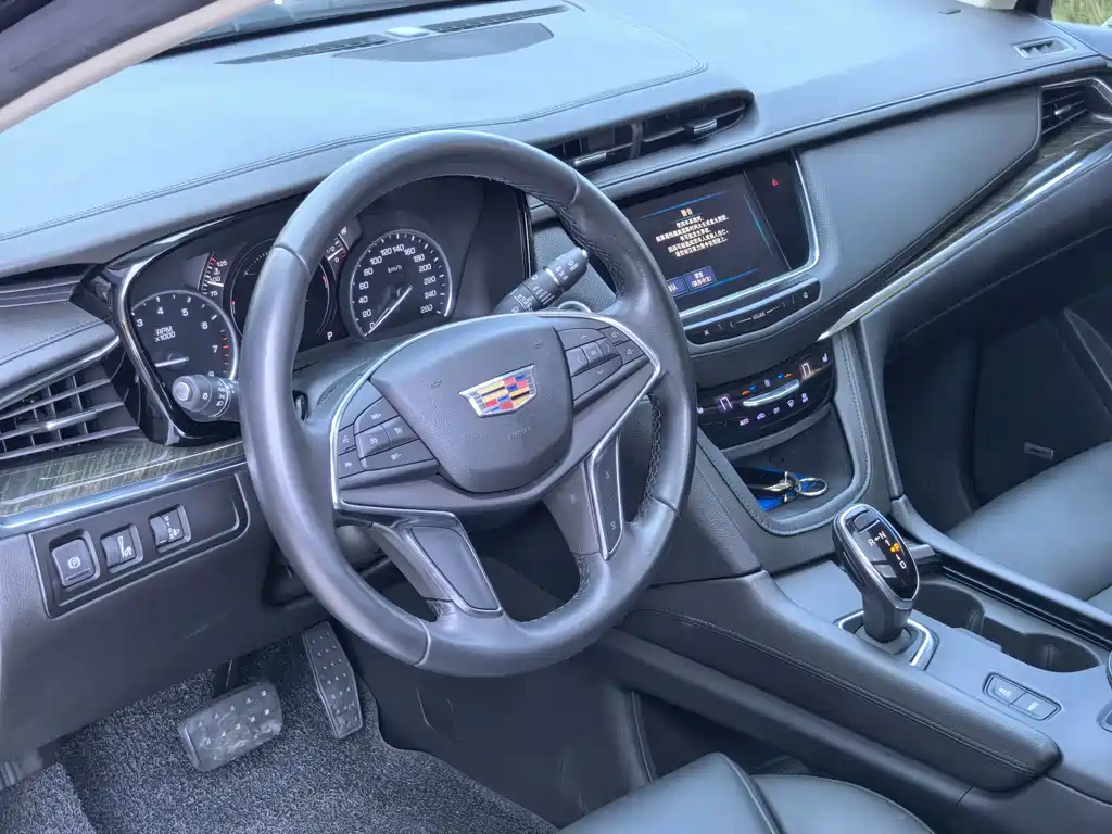 Cadillac XT5 — фото 13
