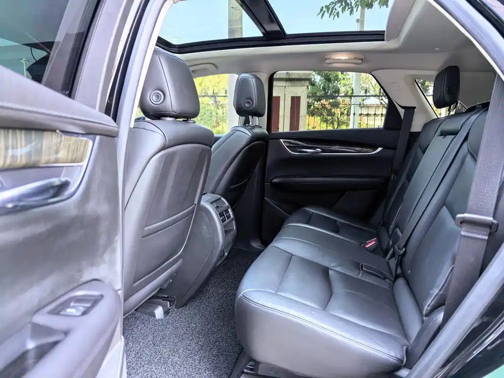 Cadillac XT5 — фото 14