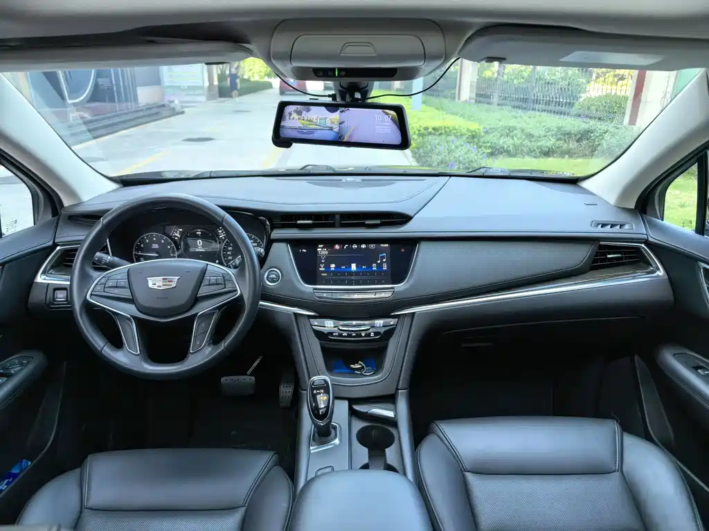 Cadillac XT5 — фото 15