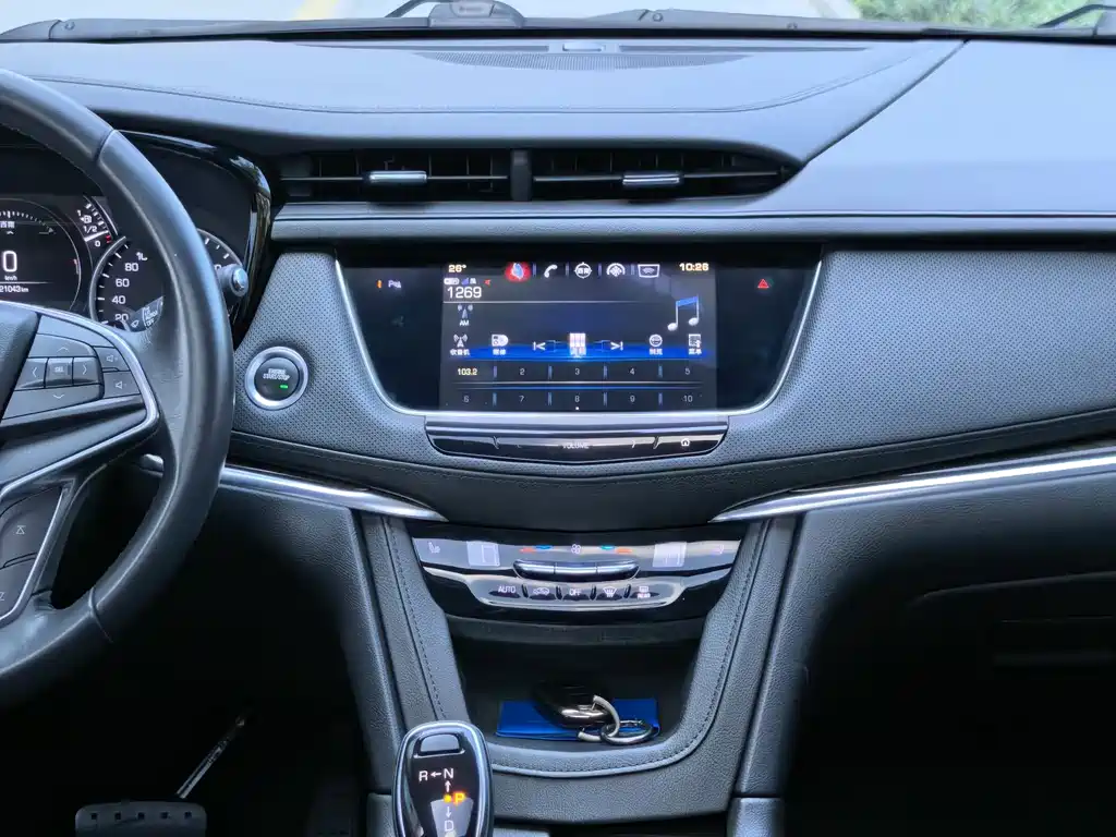 Cadillac XT5 — фото 17