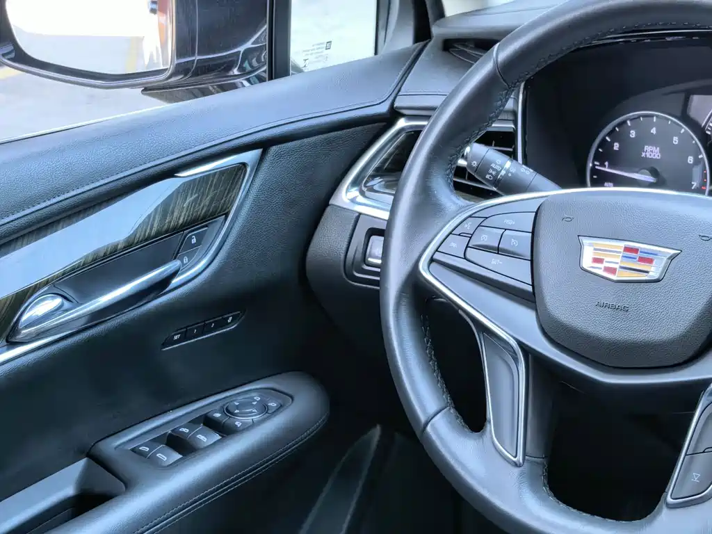 Cadillac XT5 — фото 19