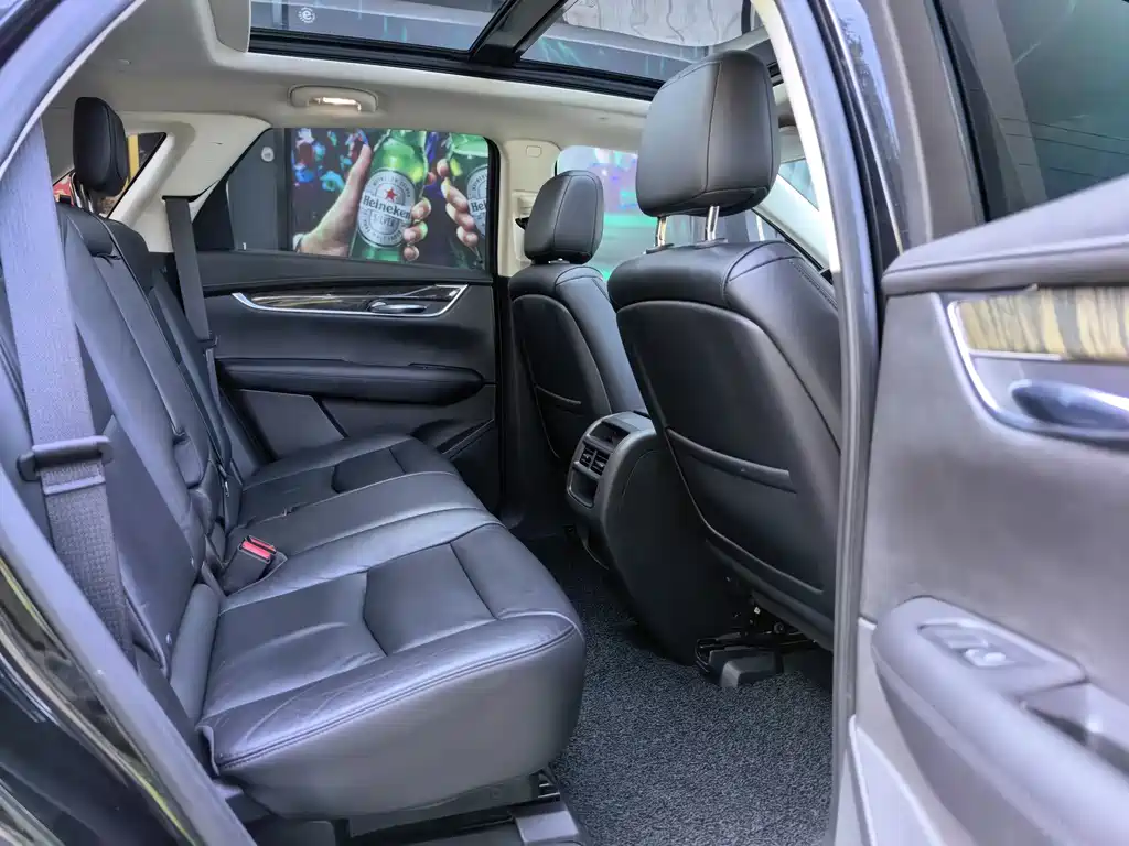 Cadillac XT5 — фото 23