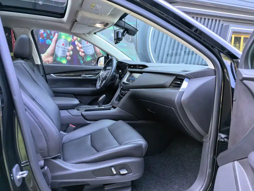 Cadillac XT5 — фото 24