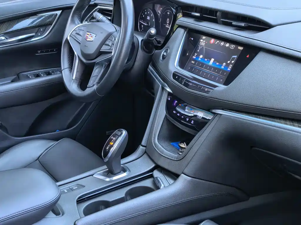 Cadillac XT5 — фото 25
