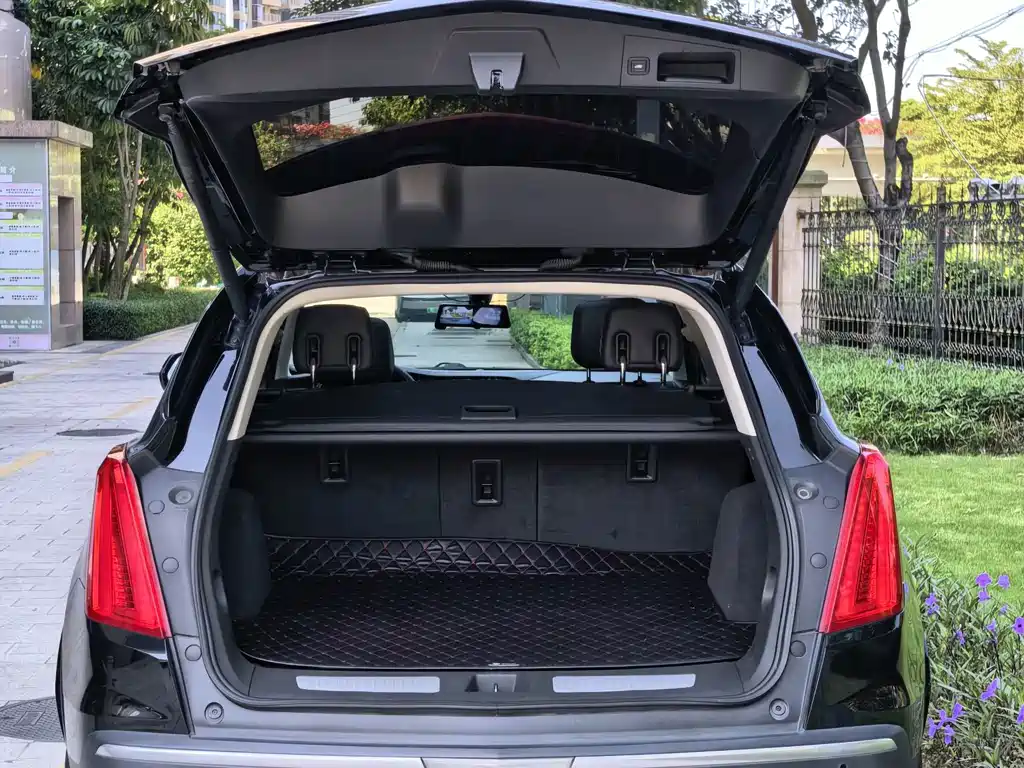 Cadillac XT5 — фото 29