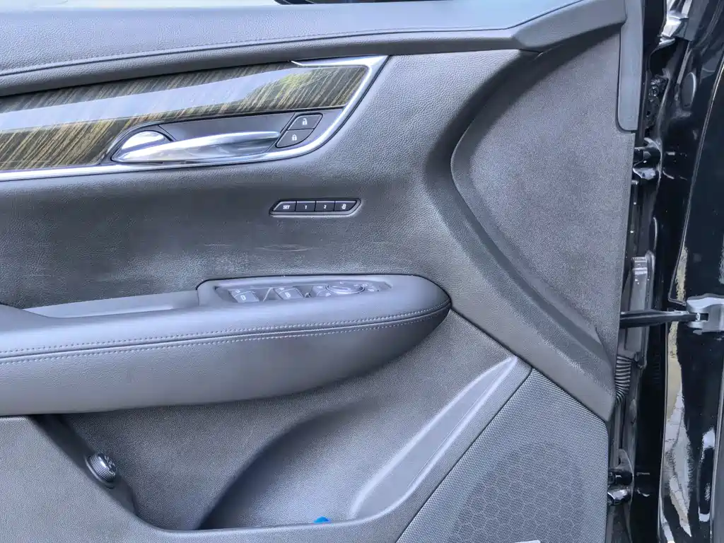 Cadillac XT5 — фото 10