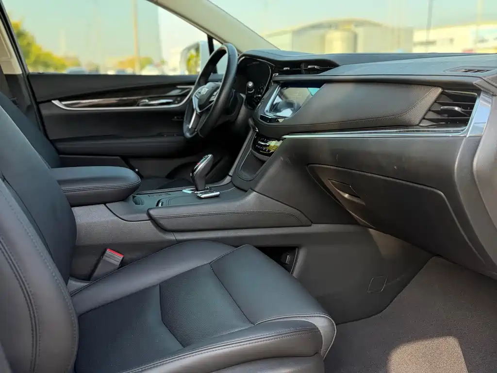 Cadillac XT5 — фото 13
