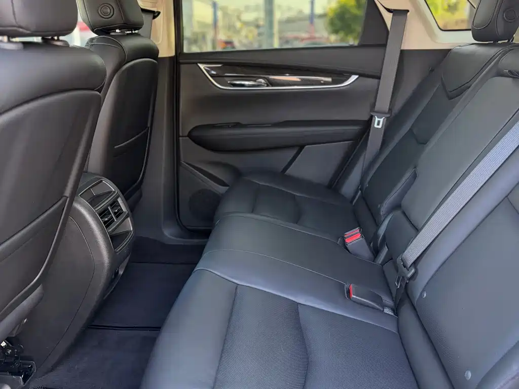 Cadillac XT5 — фото 14