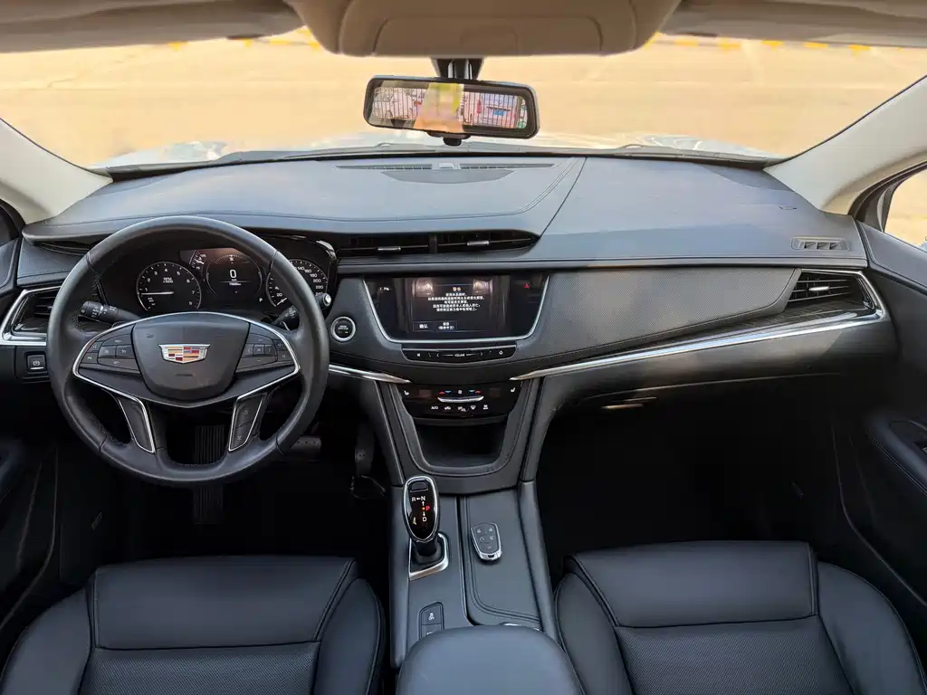 Cadillac XT5 — фото 20