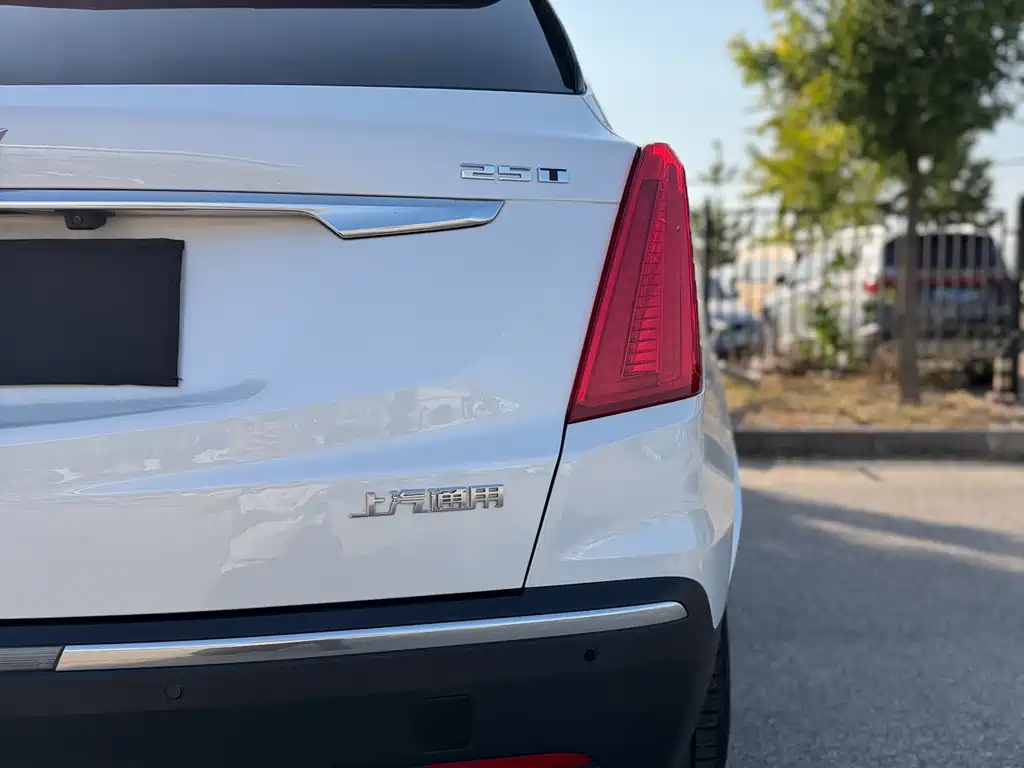 Cadillac XT5 — фото 8