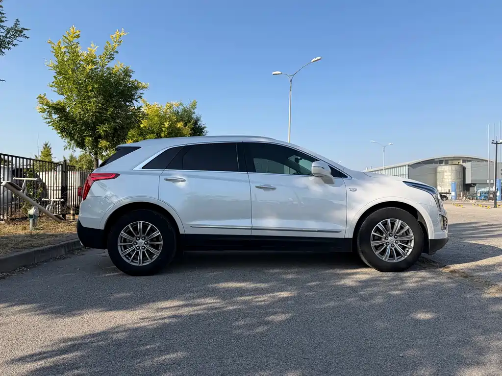 Cadillac XT5 — фото 9