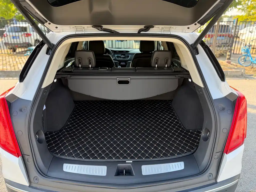 Cadillac XT5 — фото 10