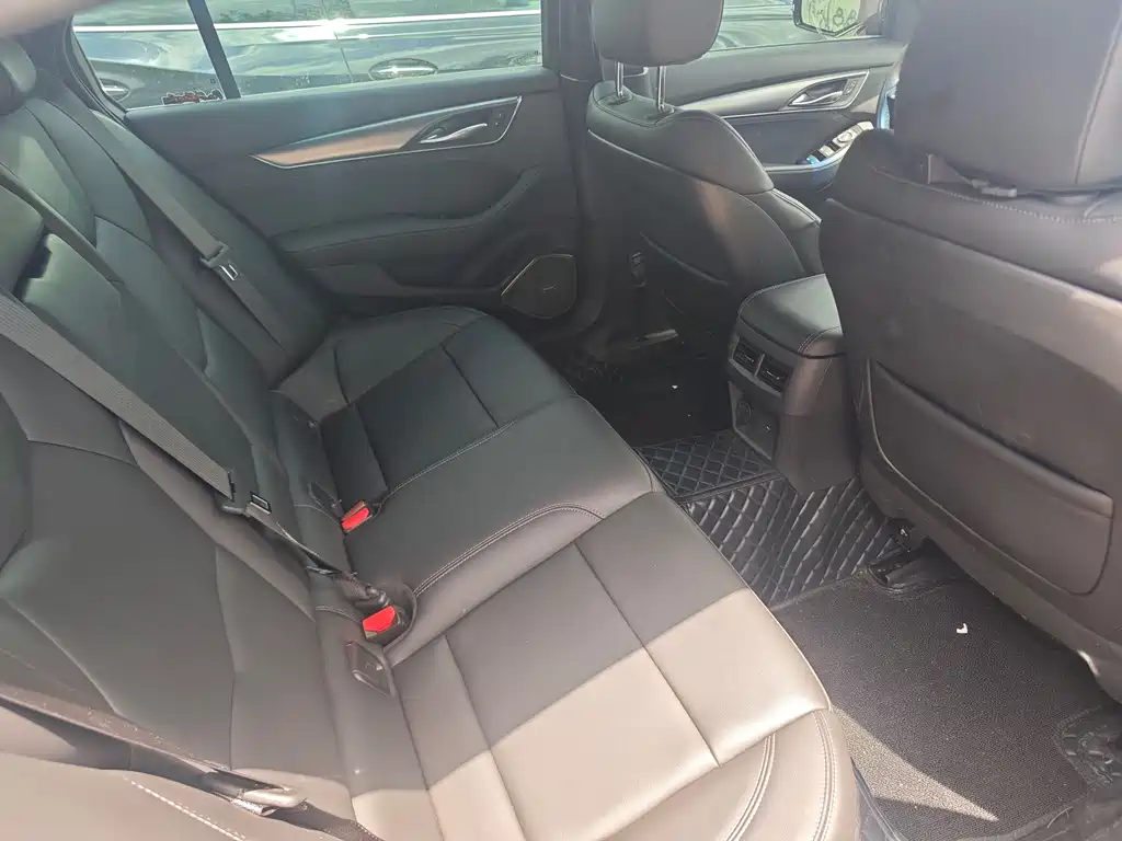 Cadillac CT5 — фото 13