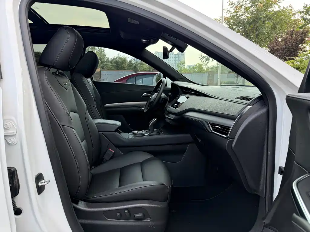 Cadillac XT4 — фото 14