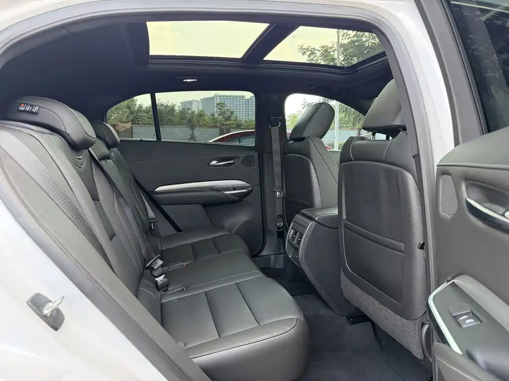 Cadillac XT4 — фото 15