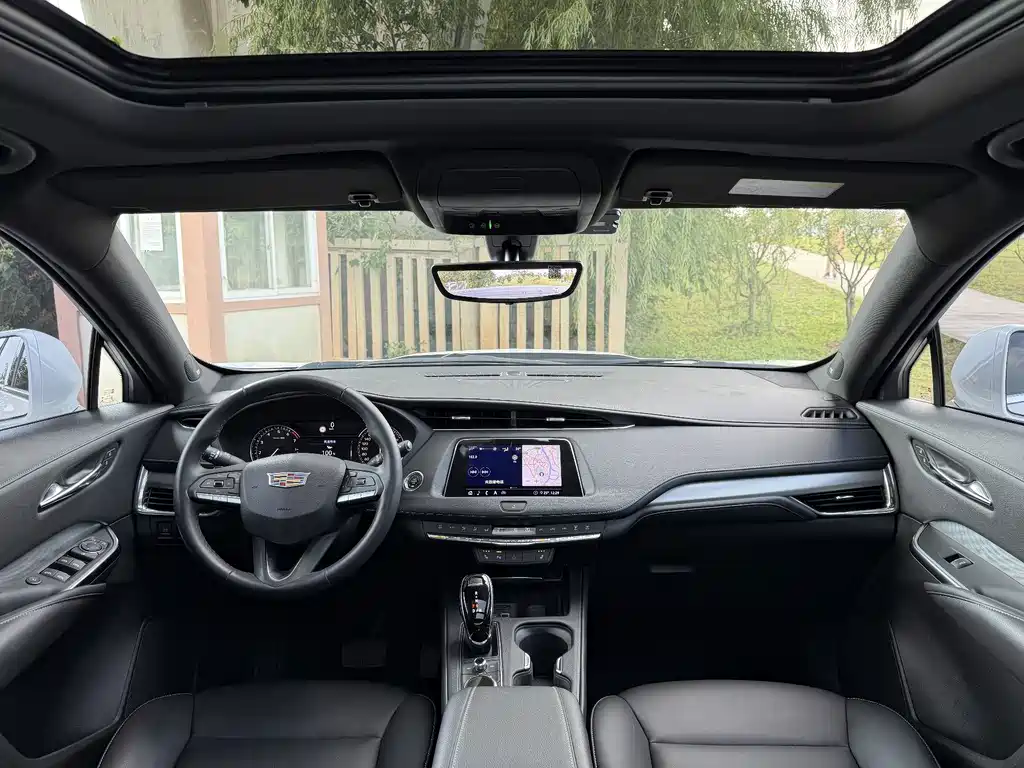 Cadillac XT4 — фото 3