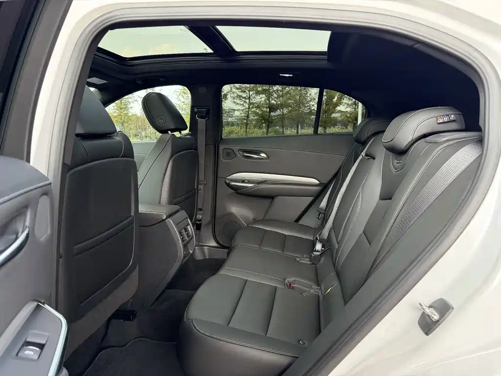 Cadillac XT4 — фото 10