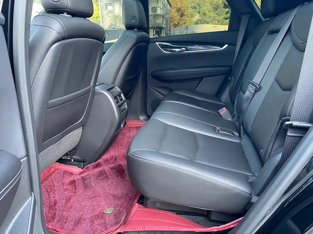 Cadillac XT5 — фото 8