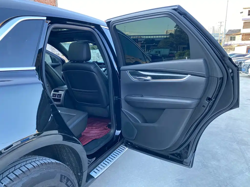 Cadillac XT5 — фото 10