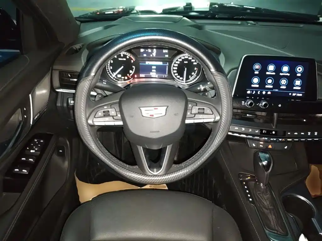 Cadillac CT4 — фото 11