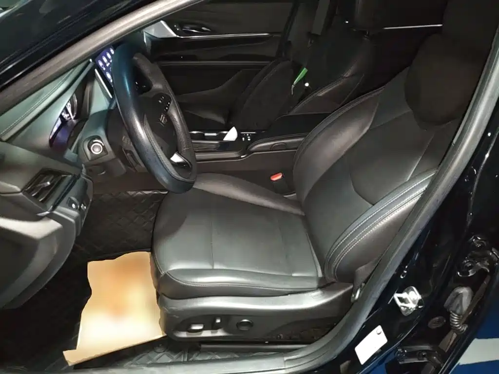 Cadillac CT4 — фото 15