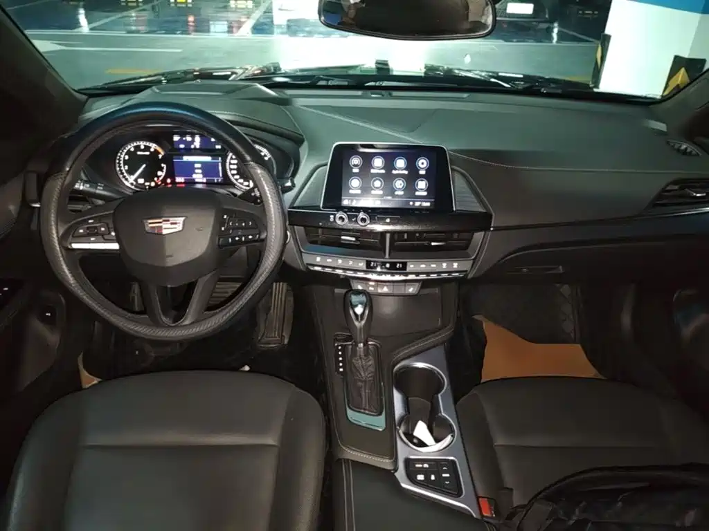 Cadillac CT4 — фото 10
