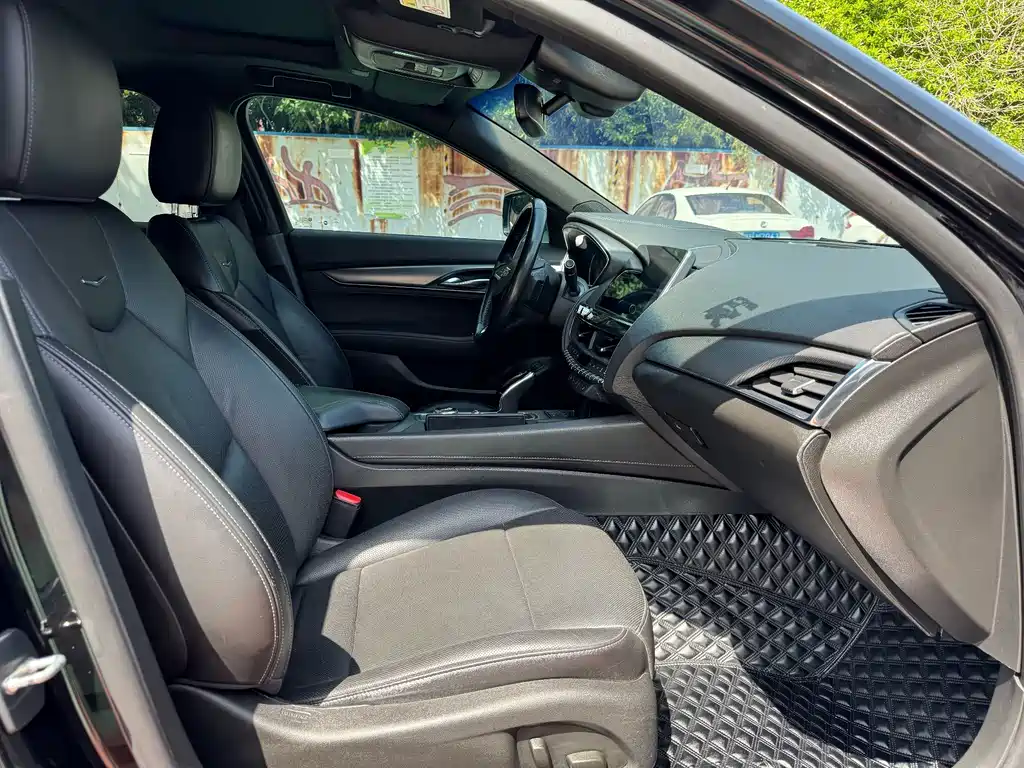 Cadillac CT5 — фото 6