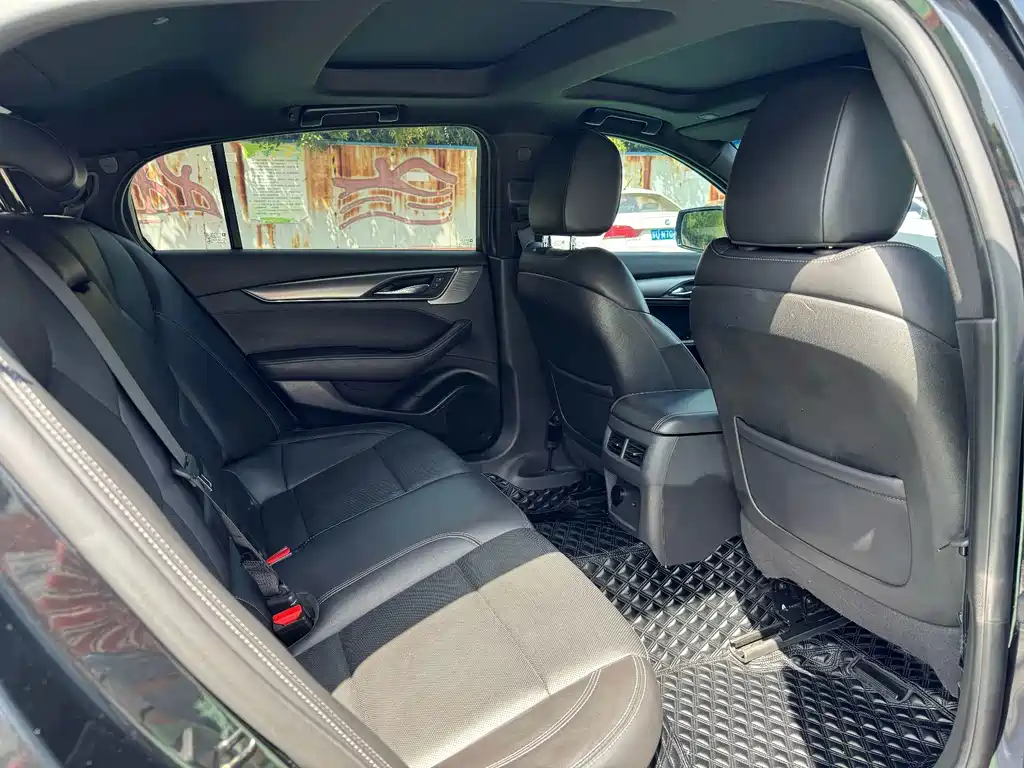 Cadillac CT5 — фото 7