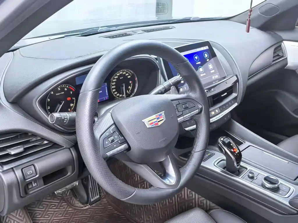 Cadillac CT5 — фото 7
