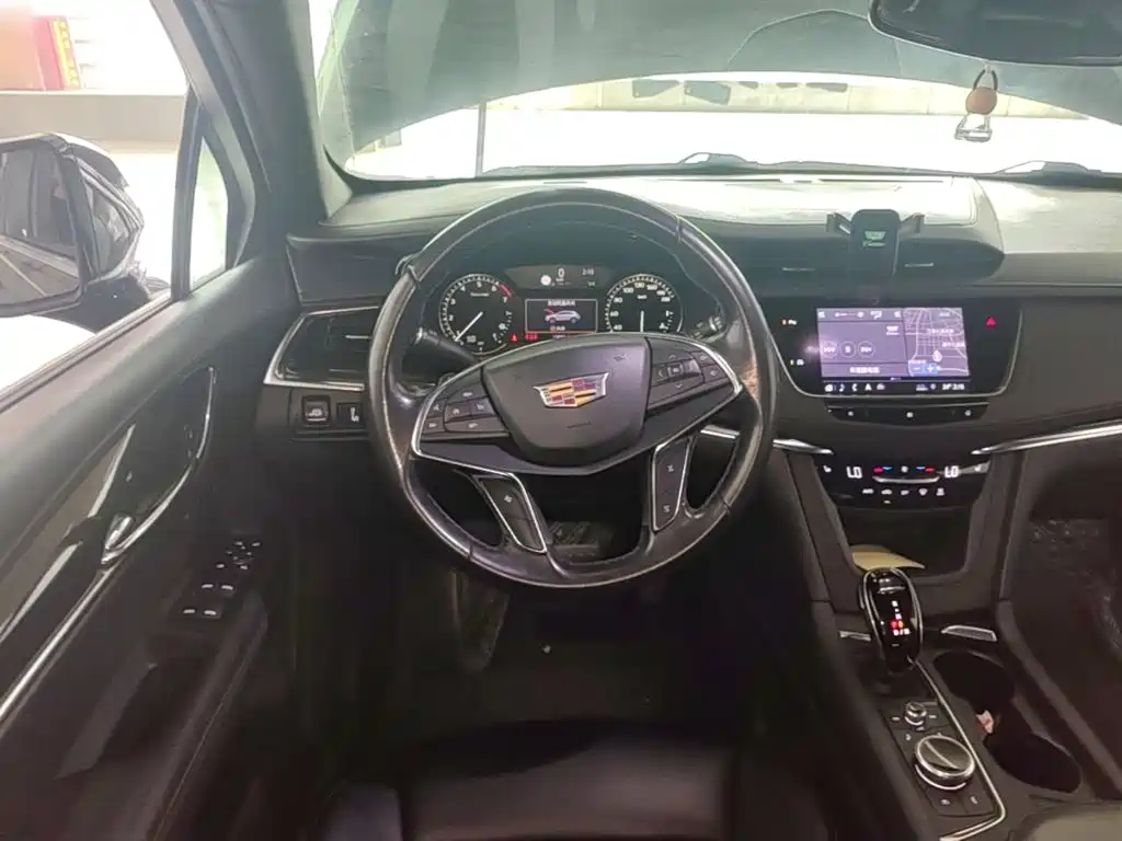 Cadillac XT5 — фото 11