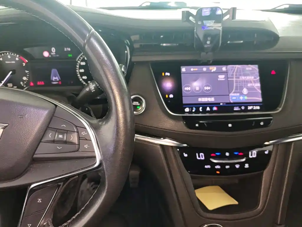 Cadillac XT5 — фото 13